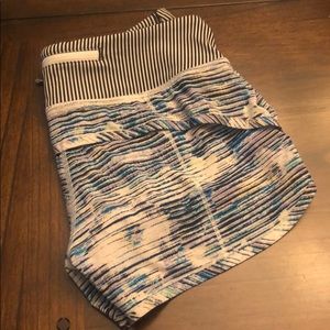 Sz 2, Lululemon SPEED Shorts, 2.5 inseam.